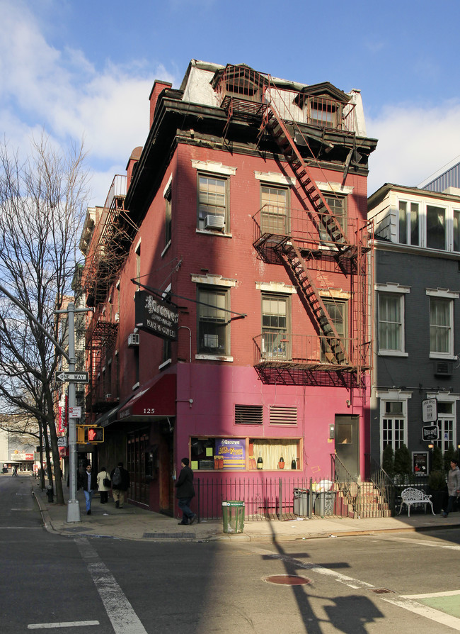 125 Macdougal St in New York, NY - Building Photo - Building Photo