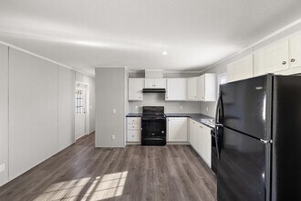 636 Ascot Cir in Almont, MI - Building Photo - Building Photo