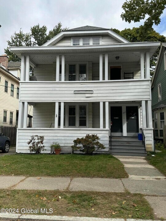 663 Hudson Ave in Albany, NY - Building Photo
