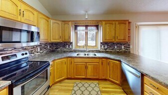 449 Napa Lp in Bismarck, ND - Building Photo