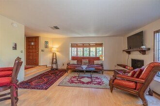 8642 Villa La Jolla Dr in San Diego, CA - Building Photo - Building Photo