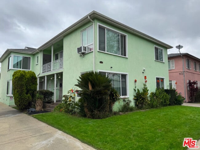 property at 3745 S Victoria Ave