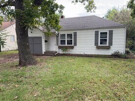 608 N Parkwood Ln in Wichita, KS - Building Photo