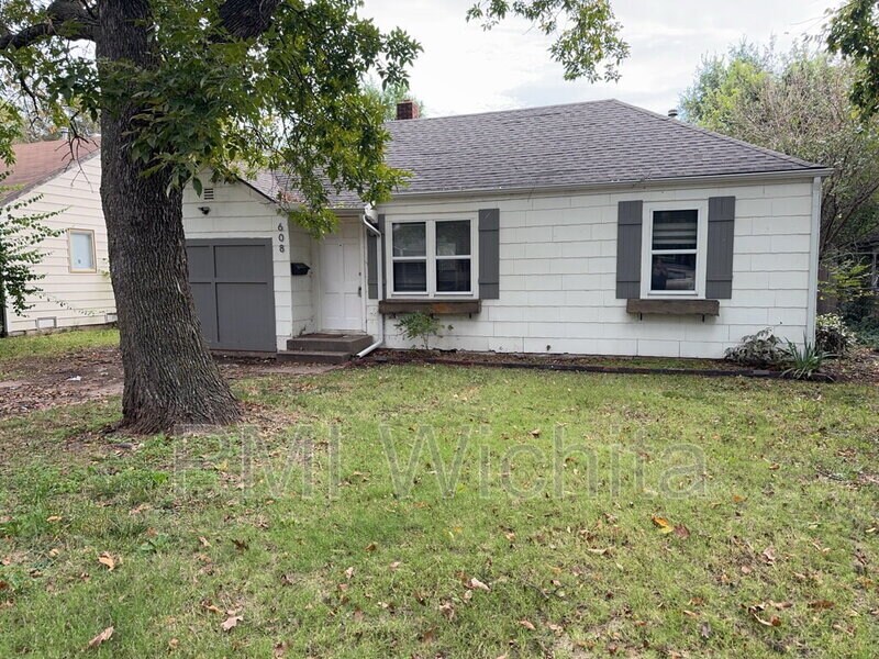 608 N Parkwood Ln in Wichita, KS - Foto de edificio