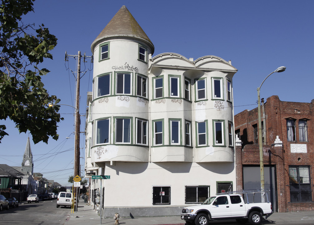 2505 San Pablo Ave in Oakland, CA - Building Photo