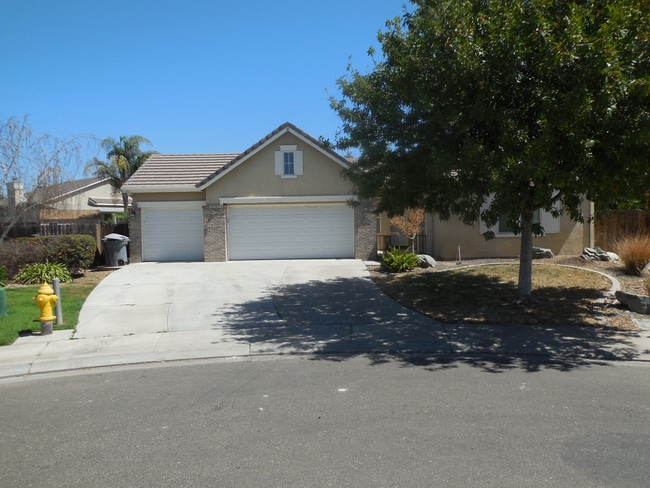 1487 Breezeway Ct in Merced, CA - Building Photo - Building Photo