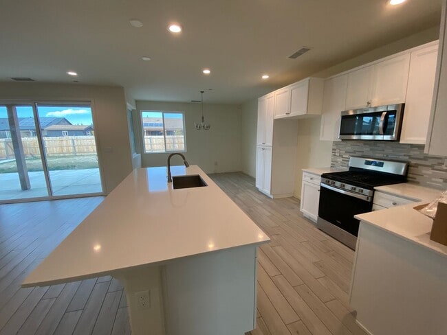 2535 Orange Ct in Kingsburg, CA - Building Photo - Building Photo