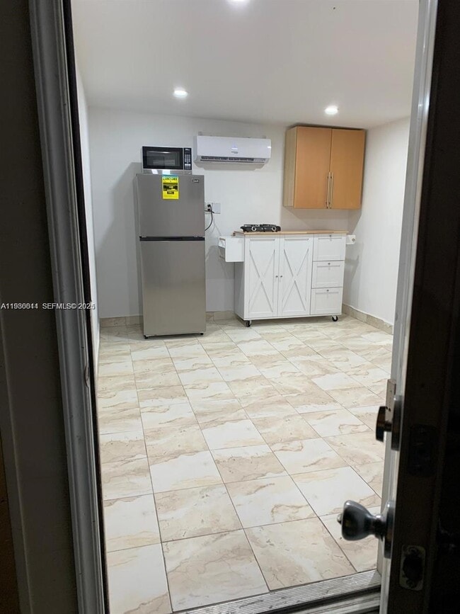 20811 NW Miami Pl in Miami, FL - Building Photo - Building Photo