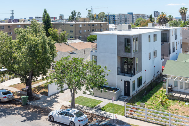 1153 N Orange Dr in Los Angeles, CA - Building Photo - Building Photo