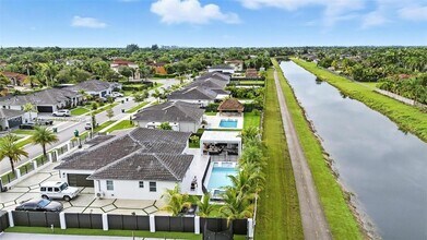 19302 SW 132nd Path in Quail Heights, FL - Building Photo - Building Photo