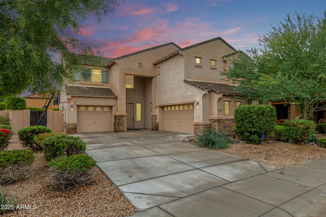 23111 N 40th Way in Phoenix, AZ - Building Photo