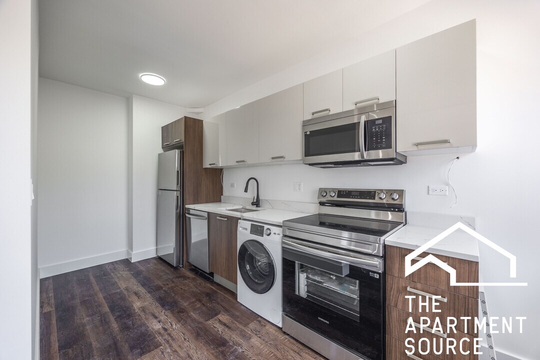 1555 W Hollywood Ave in Chicago, IL - Building Photo