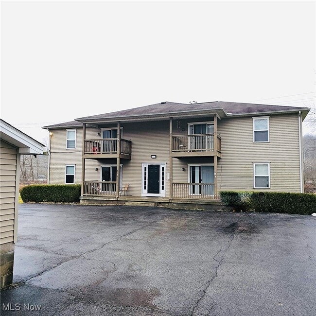 77 W Wood St in Lowellville, OH - Building Photo - Building Photo