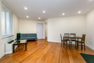 55 Middle Neck Rd in Great Neck Plaza, NY - Building Photo - Building Photo