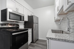 Crossroads Landing East in Norfolk, VA - Building Photo