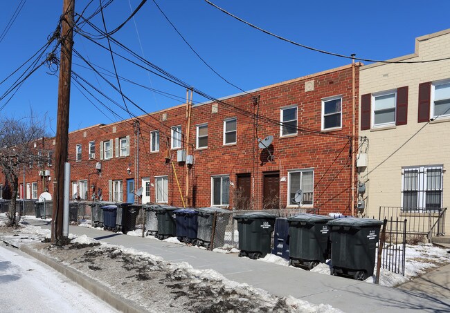 974-974 Mount Olivet Rd NE in Washington, DC - Building Photo - Building Photo