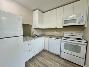 6020 NW 64th Ave in Tamarac, FL - Foto de edificio - Building Photo