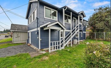160 Maple St in Cathlamet, WA - Building Photo - Building Photo