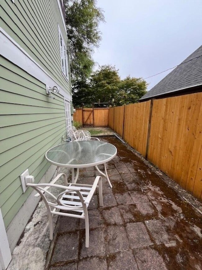 2109 N 39th St in Seattle, WA - Building Photo - Building Photo