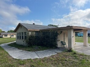 1336 Piney Rd in North Fort Myers, FL - Building Photo - Building Photo