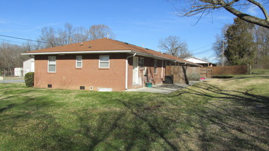 Memorial Park Drive Apartments in Thomasville, NC - Building Photo - Building Photo