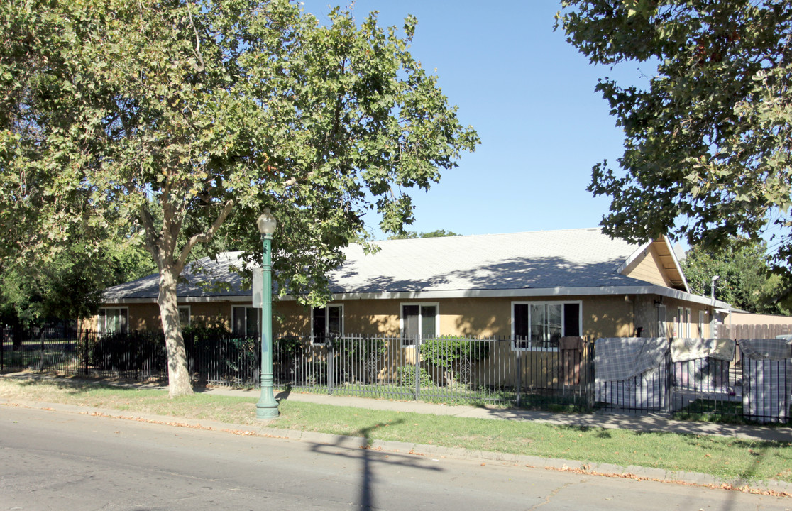 211 G St in Modesto, CA - Building Photo