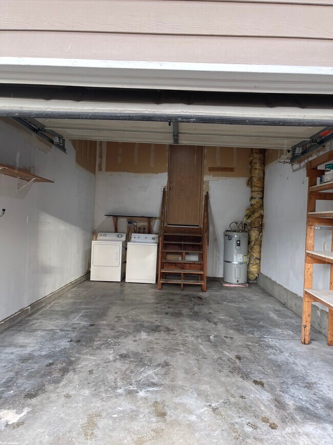242 Bower Ln, Unit A in Camano Island, WA - Building Photo - Building Photo