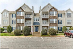 5640 Wade Ct, Unit M in Frederick, MD - Building Photo