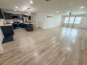 310 S Lightner Ave in Iowa, LA - Building Photo - Building Photo