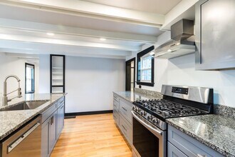 21 Union St, Unit Unit B in Portsmouth, NH - Building Photo - Building Photo