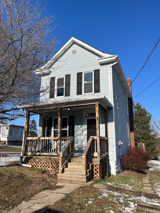 408 Brabson St in Midway, PA - Building Photo