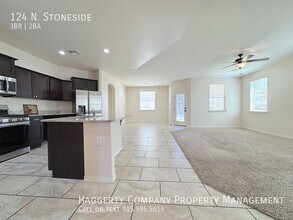 124 N Stoneside Dr in El Paso, TX - Building Photo - Building Photo