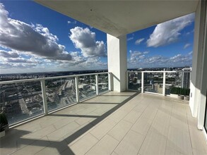 1040 Biscayne Blvd, Unit 4106 in Miami, FL - Foto de edificio - Building Photo