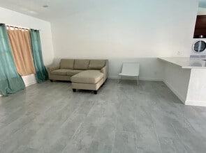 104 NE 15th Pl in Cape Coral, FL - Building Photo - Building Photo