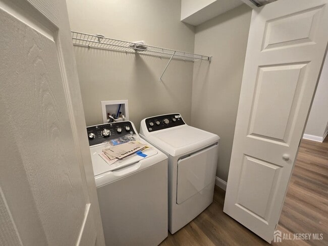 164 Austin Ave in Old Bridge, NJ - Foto de edificio - Building Photo