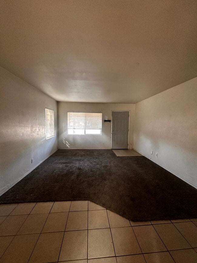1661 Camino Sierra in Bakersfield, CA - Building Photo - Building Photo