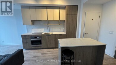 15 Holmes Ave in Toronto, ON - Building Photo - Building Photo