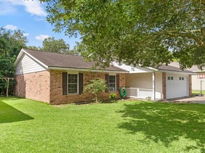 2208 Gontier Dr in Bay City, TX - Building Photo - Building Photo