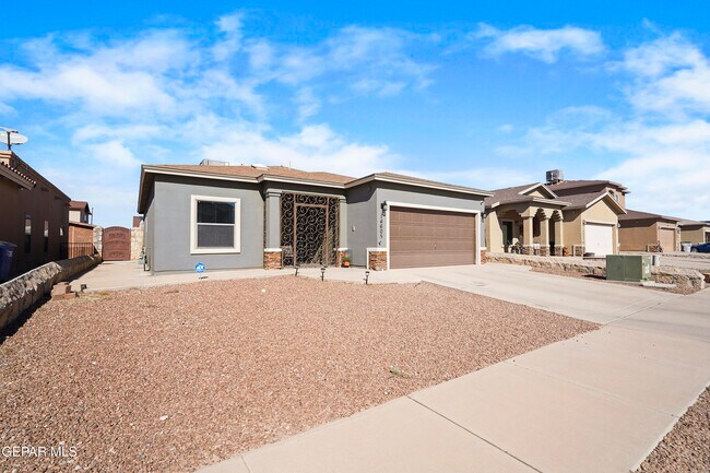 14605 Christian Castle in El Paso, TX - Building Photo - Building Photo