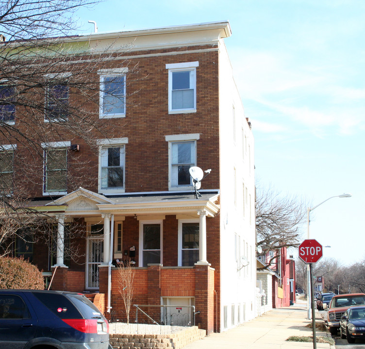 2601 N Calvert St in Baltimore, MD - Building Photo