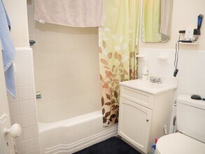 387 Harvard St, Unit 6 in Brookline, MA - Foto de edificio - Building Photo