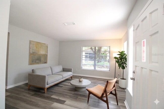 3826 NW 14th Pl in Gainesville, FL - Foto de edificio - Building Photo