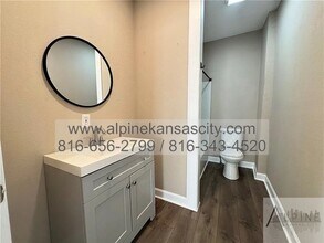 4921 Highland Ave in Kansas City, MO - Building Photo - Building Photo