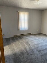 366 W 8th St in Dickinson, ND - Building Photo - Building Photo