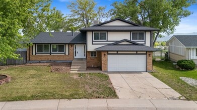 12992 W Jewell Cir in Lakewood, CO - Foto de edificio - Building Photo