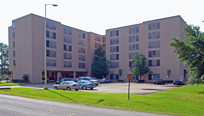 Raintree Tower in Beaumont, TX - Foto de edificio - Building Photo