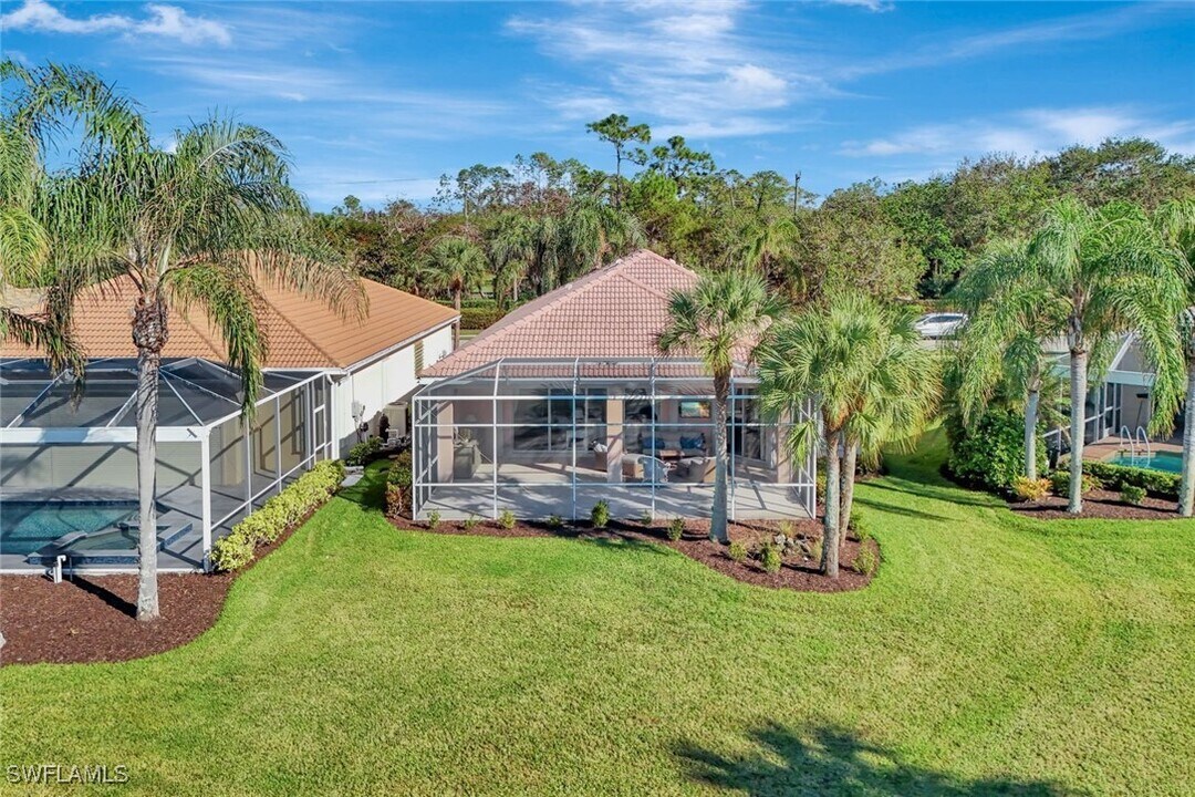 3971 Jasmine Lake Cir in Naples, FL - Building Photo