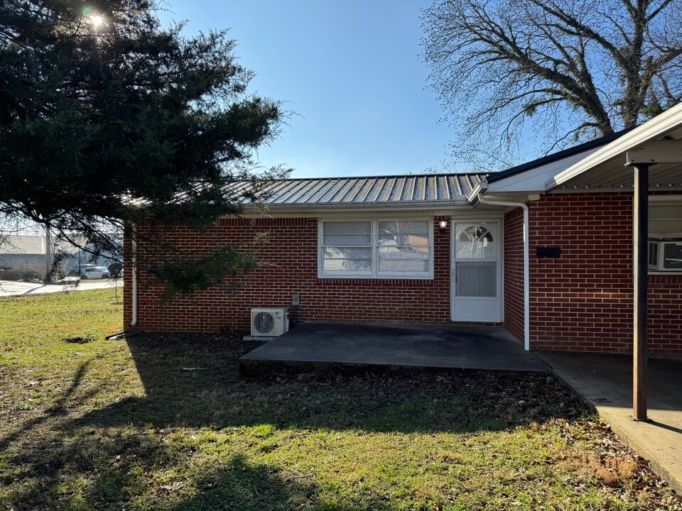 410 W 3rd St in Cookeville, TN - Building Photo