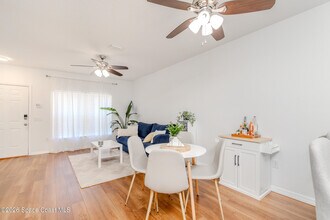 1390 Hampton Park Ln in Melbourne, FL - Building Photo - Building Photo