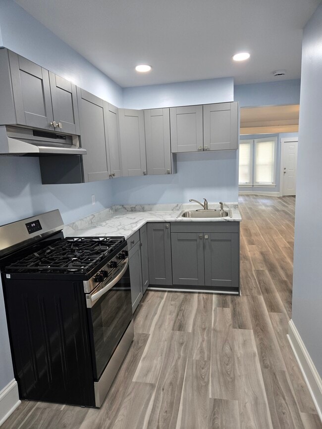 2105 W 93rd St, Unit 2105 North